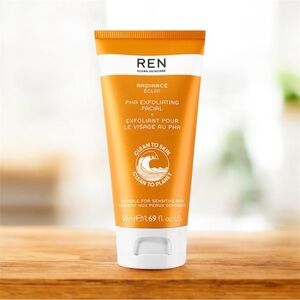 REN Clean Skincare Radiance PHA Exfoliating Facial